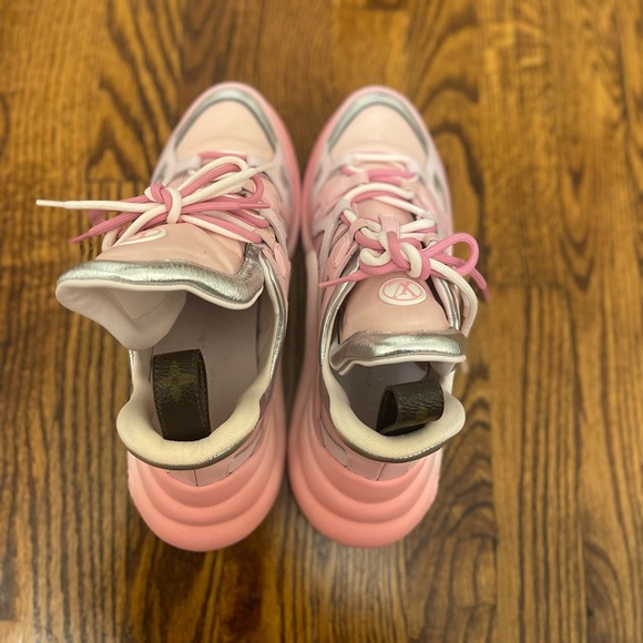 Louis Vuitton Limited Edition Archlight sneakers - Picture 4 of 7